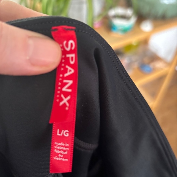 Like New SPANXshape™ Faux Leather Leggings Women's Size L Bikercore Moto Shaping - Picture 5 of 5